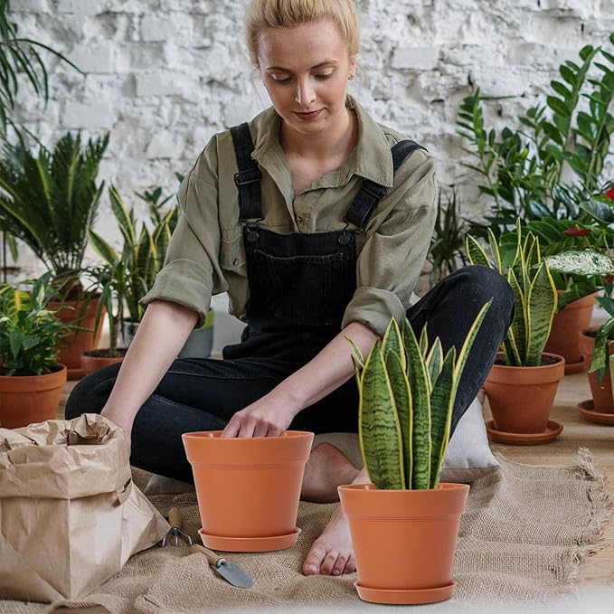 WOUSIWER 16 Pack 6 inch Plastic Planters, Plastic Indoor Planter Flower Pots, Heavy Duty and Stylish 6 Inch Plant Pots for Indoor Plants with Drainage Holes and Tray for Plants, Flowers, Terracotta