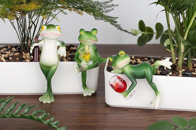 LAIDANLA Miniature Frog Figurines Funny Frog Garden Decor Outdoor Statue Plant Decorations for Garden Lawn Yard Ornament (Drinking Red Wine)