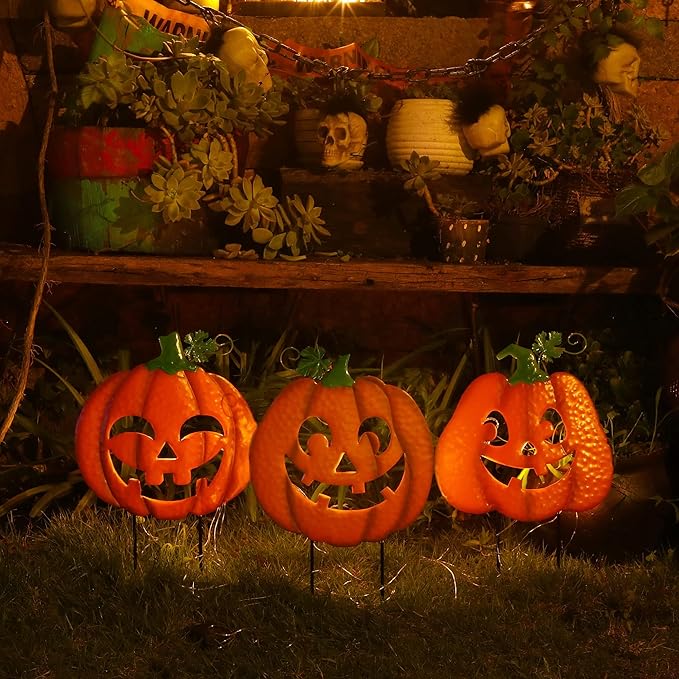 Juegoal 3 Pack Halloween Lighted Pumpkin Garden Stakes, Metal Jack-o-Lantern Light Up Outdoor Decor, Halloween Yard Signs with Battery Powered & Timer, Decorative Pumpkins Figurine for Lawn Pathway