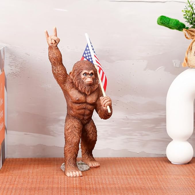 The Bigfoot Statue Holding The National Flag - Resin Bigfoot Savage Figurine Sasquatch Sculpture Interesting Indoor/Outdoor Garden Decorations, Novel Gifts for dad, Birthday Gifts
