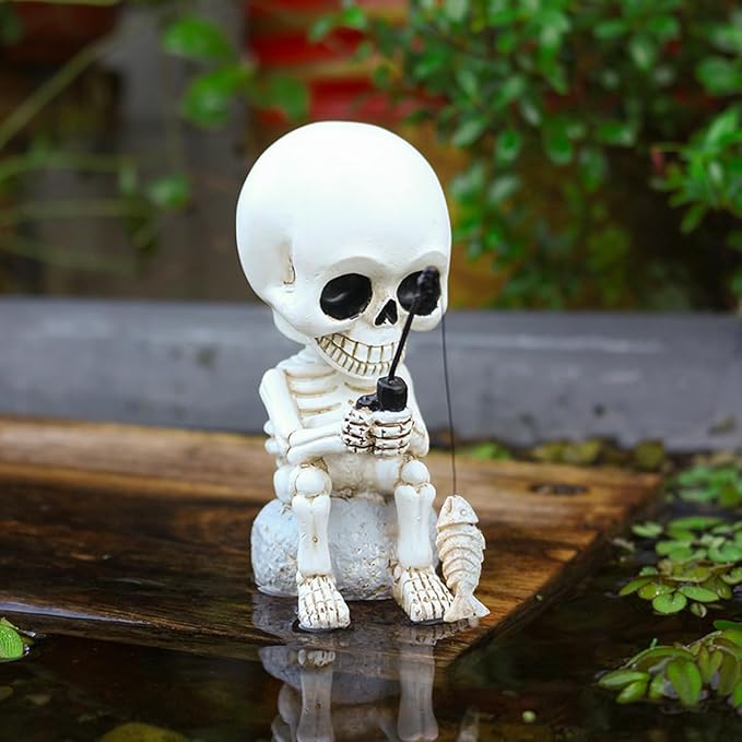 Fishing Skeleton Statue with Rotating Head Funny Halloween Decor, 3.8 Inch Cute Sitting Skull Figurine Resin Sculpture for Outdoor Garden Yard Lawn Pond Pool Ornaments