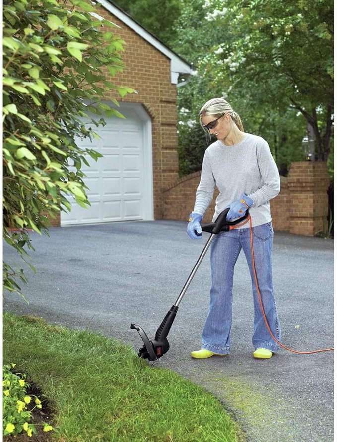 BLACK+DECKER Electric Trimmer/Edger, Corded, 3.5 amp, 12-Inch (ST4500)