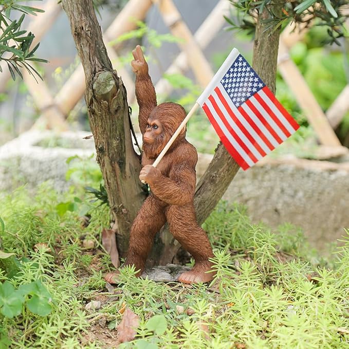The Bigfoot Statue Holding The National Flag - Resin Bigfoot Savage Figurine Sasquatch Sculpture Interesting Indoor/Outdoor Garden Decorations, Novel Gifts for dad, Birthday Gifts