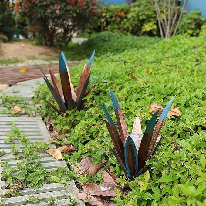 Metal Agave Plant Garden Art, 2 Pack Big Tequila Rustic Sculpture, Rustic Metal Agave Plants Lawn Home Ornaments, for Yard Stakes, Garden Figurines, Outdoor Patio (2 PCS Colorful with Light)