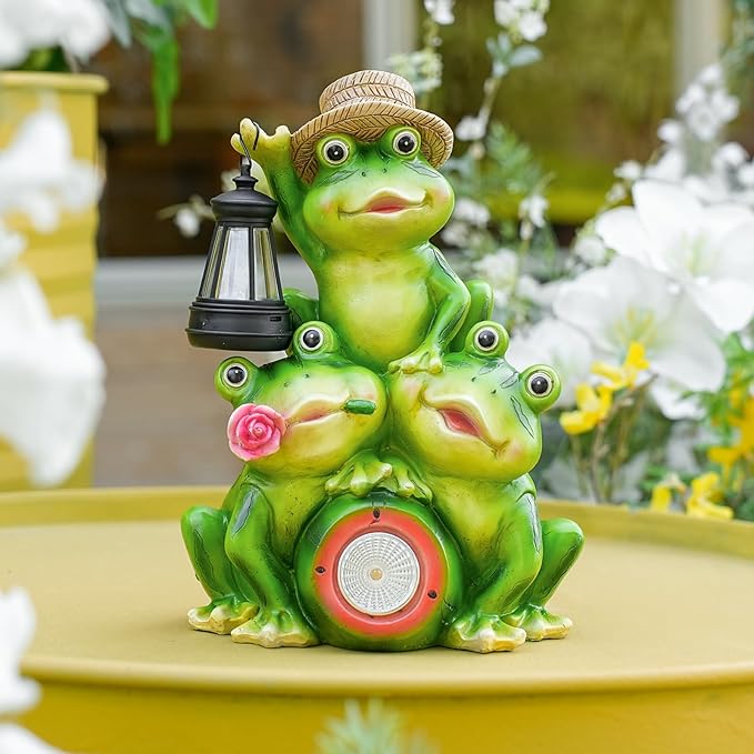 Solar Frog Family Garden Statue Three Frog Figurines with Lantern & LED Light – Cute Solar Yard Decor for Lawn, Patio & Outdoor Pathway – Resin Waterproof Garden Ornament (Family Frogs)