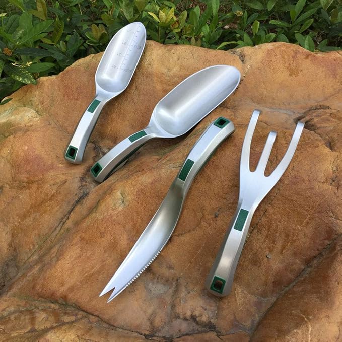 Garden Hand Cultivator with Broad Claw, Hand Rake for Weeding and Turning Soil, Scratch Tool Loosens Soil and Rips Out Weeds, Ergonomic Grip with Bend Proof Aluminum Design
