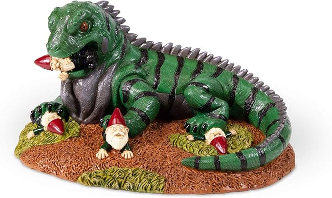 Iguana Attack Garden Gnome Statue – Funny Lawn Ornament – Durable All-Weather Resin Yard Decor – Unique Gift for Garden Lovers & Quirky Outdoor Decoration