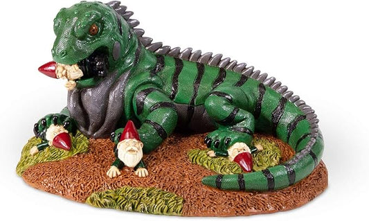 Iguana Attack Garden Gnome Statue – Funny Lawn Ornament – Durable All-Weather Resin Yard Decor – Unique Gift for Garden Lovers & Quirky Outdoor Decoration