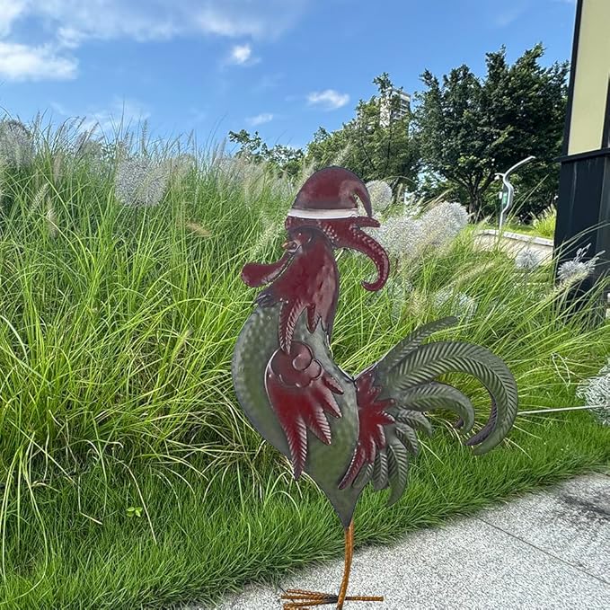 Rooster Statue Creative Chicken Animal Sculpture with Christmas Hat Garden Decoration Metal Yard Art for Patio Lawn Backyard Outdoor Indoor Decoration