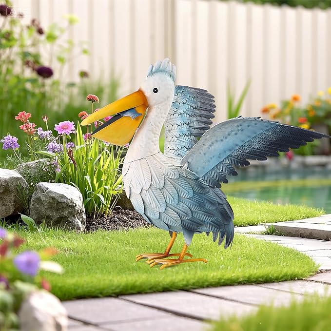 Metal Pelican Garden Statue Outdoor Decor, Metal Yard Art Decoration Coastal Bird Garden Decor Lawn Ornament for Porch Patio