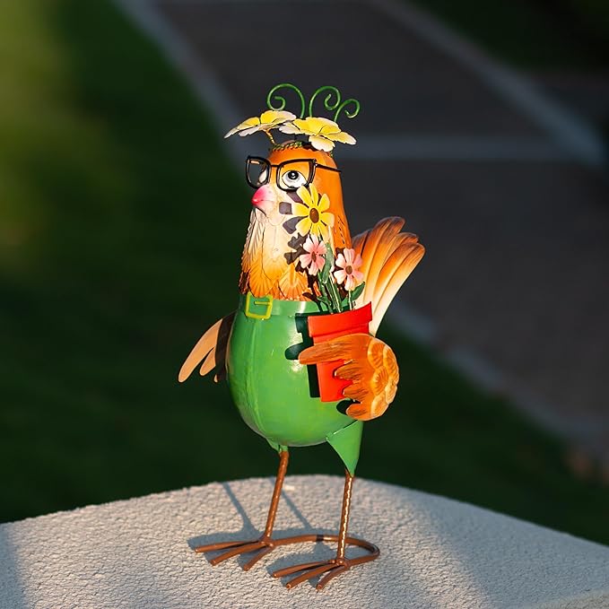 Natelf Metal Chicken Statue for Outdoor Decor Cute Rooster Hen Garden Sculpture with Vintage Glasses, Weather-Resistant Farmhouse Art for Yard, Patio, Coop, or Housewarming Gift for Mom, Friends
