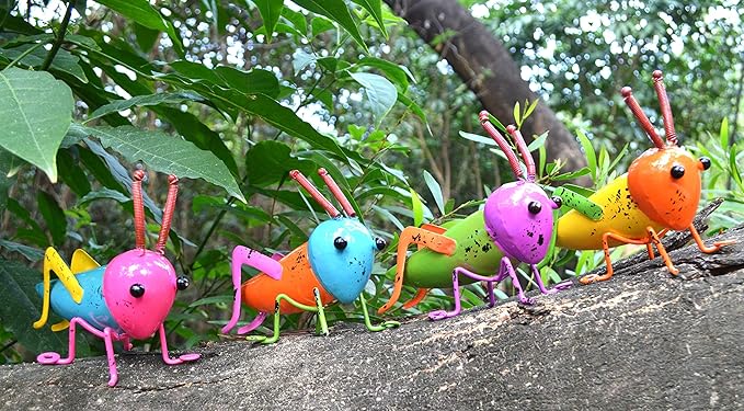 GIFTME 5 Metal Garden Decor for Outside,Cute Grasshopper Outdoor Wall Art Decorative for Backyard,Patio,Tree,Lawn(Set of 4)