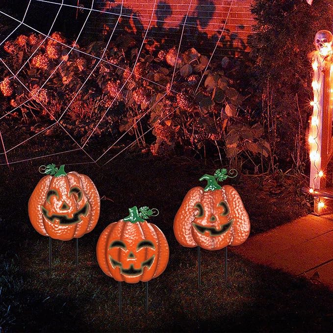 Juegoal 3 Pack Halloween Lighted Pumpkin Garden Stakes, Metal Jack-o-Lantern Light Up Outdoor Decor, Halloween Yard Signs with Battery Powered & Timer, Decorative Pumpkins Figurine for Lawn Pathway