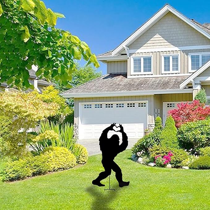 3.3ft Tall Metal Bigfoot Yard Decor Garden Stakes Display, Life Size Bigfoot Sasquatch Outdoor Yard Art Statue for 4th of July Decorations, Paito, Lawn, Black