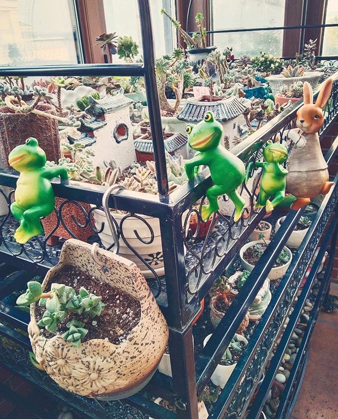 LANDOR Set of 3 Cute Frog Figurines Hanging Animal Statue,Resin Pot Climbing Sculpture Outdoor Statues Ornaments Décor for Flower potFence, Yard Art Patio Lawn House (3 frogs)